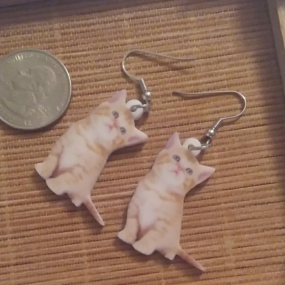 Bonsny acrylic cream color kitten earrings - Picture 3 of 3